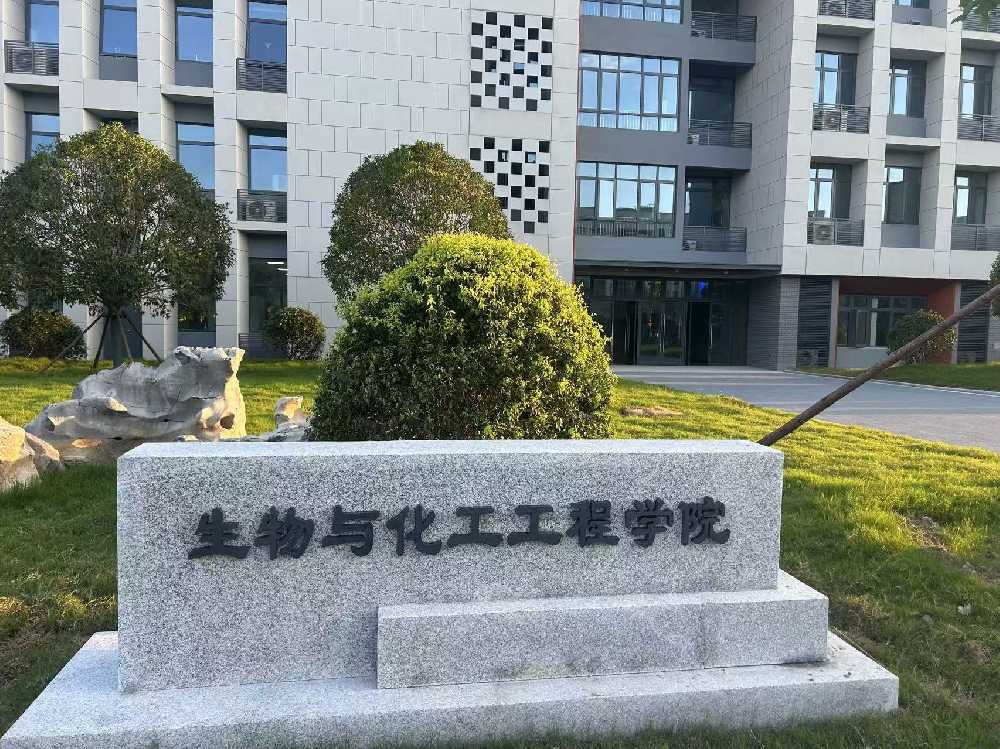 平度市扬州职业大学体育场高杆灯项目